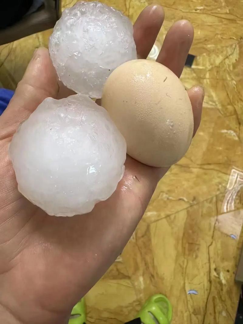 贵州一地突降冰雹